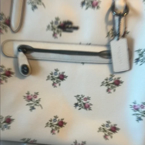 NWT Coach White Tote Bag with Floral Design - Picture 2 of 15